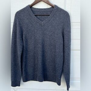 Vince 100% Cashmere grey V-Neck pull over Sweater Women’s long sleeves S/P